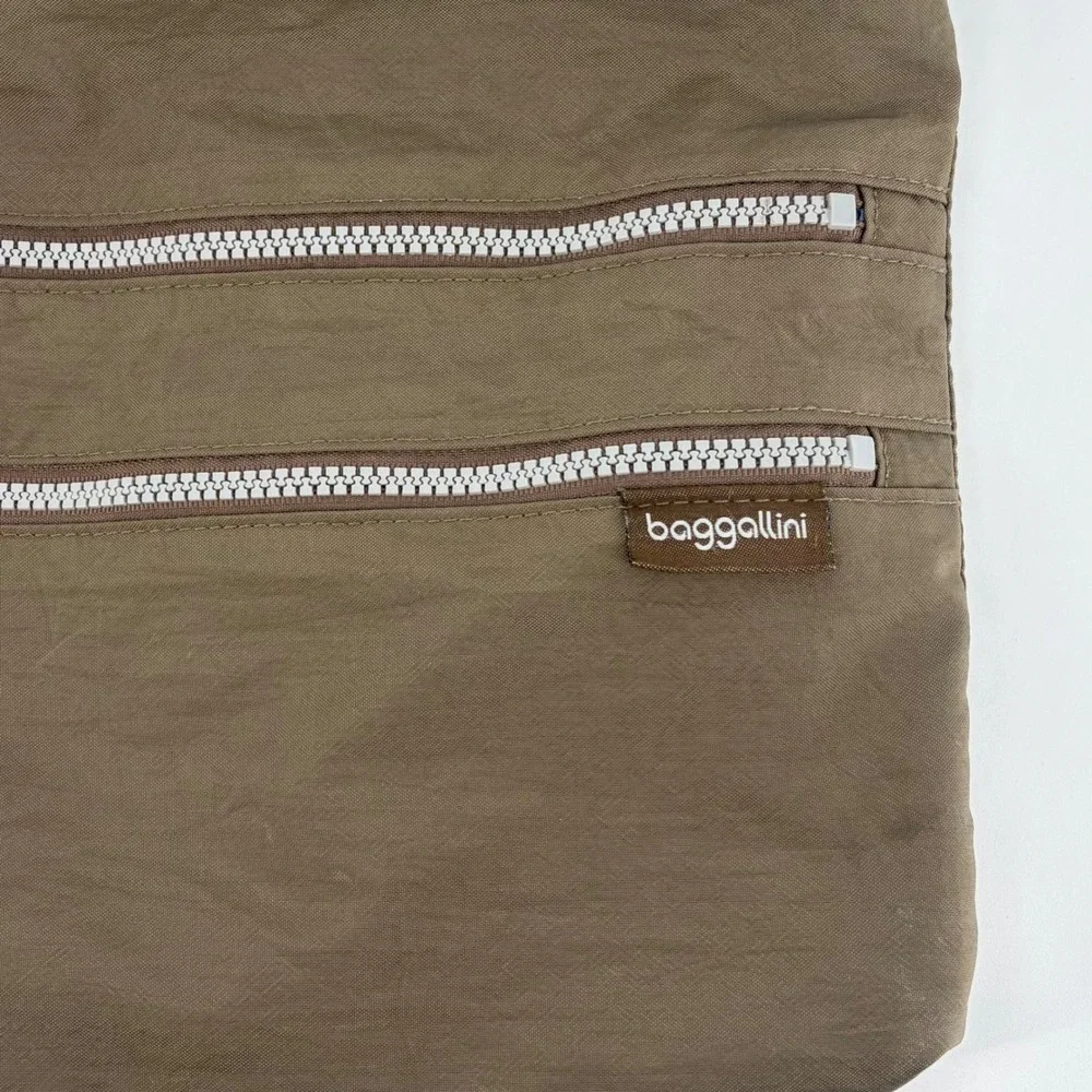 Baggallini Crossbody Bag Medium Olive Green Nylon Multi-Zip Gorpcore Travel